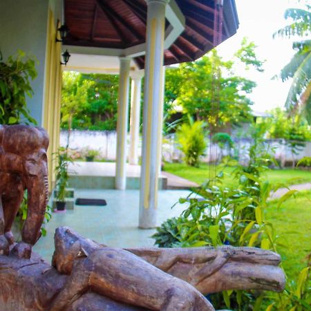 Bed and Breakfast Three Shades Galle Exterior foto
